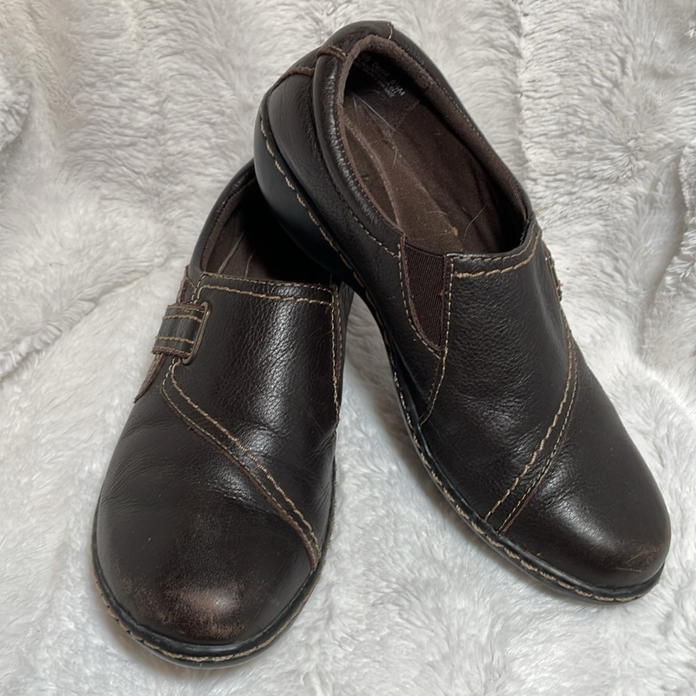 Clarks Collection Brown Leather Flats with Decorative Stitching